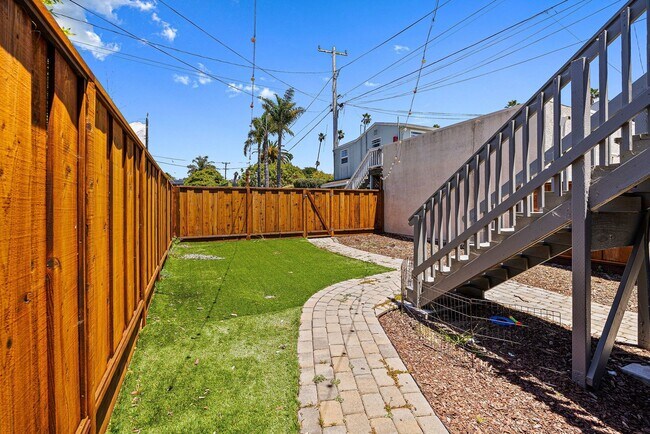 Building Photo - 308A Estrella Ave