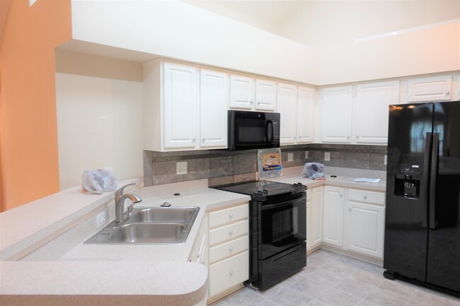 Building Photo - 303 Heritage Club Dr