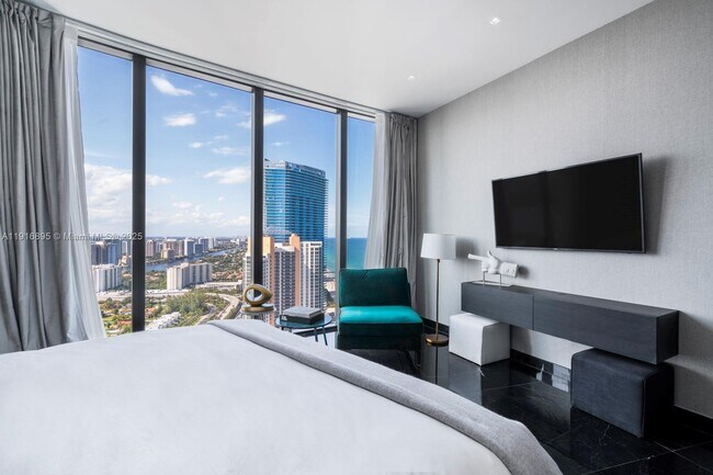 Building Photo - 18555 Collins Ave