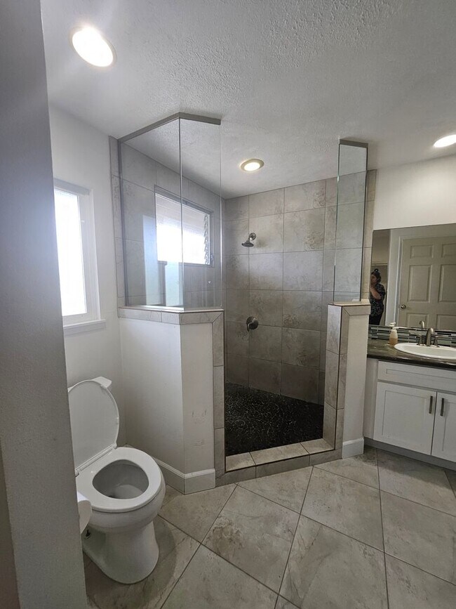 Building Photo - Beautiful 3 Bedroom Home in Komohana Gardens