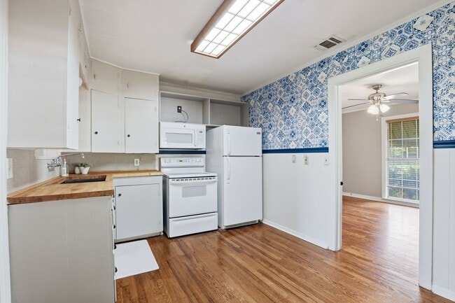 Building Photo - Great in Granbury
