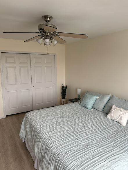 Guest room: King bed - 26 Bowsprit Dr