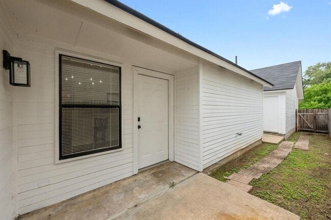 Building Photo - 2907 W Slaughter Ln