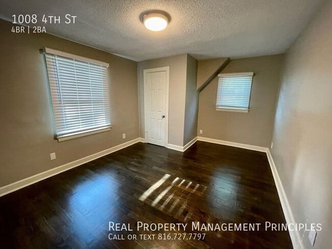 Building Photo - 1008 S 4 St