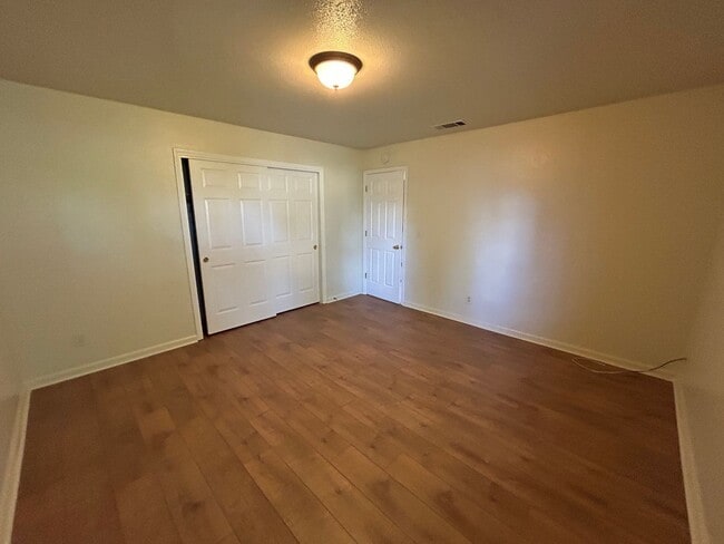 Building Photo - 3 Bedroom Home for Rent in Anderson CA | Large Family Room, 2 Car Garage, Pet Friendly