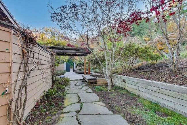 Building Photo - 28 Meadow Rd