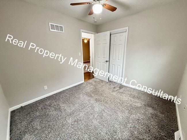 Building Photo - Charming 3 Bed Home with Modern Updates in...