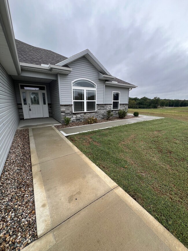 Building Photo - 38 SW 160 Rd