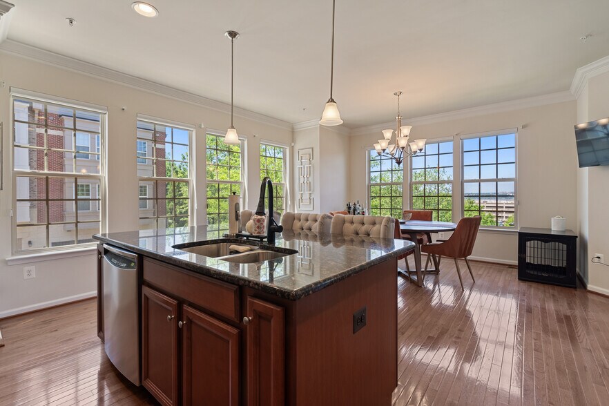 Building Photo - 500 Overlook Park Dr