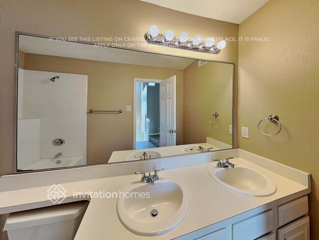 Building Photo - 3823 Branch Hollow Cir