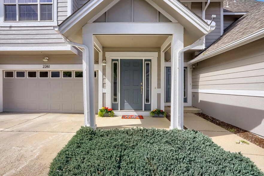 Front - 2261 Watersong Cir
