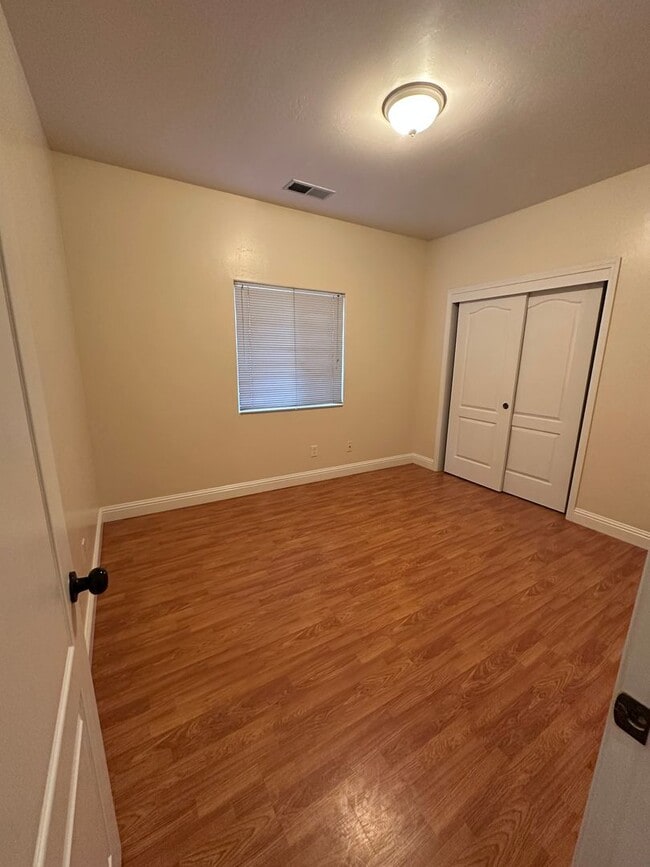 Building Photo - 615 New Zealand Dr