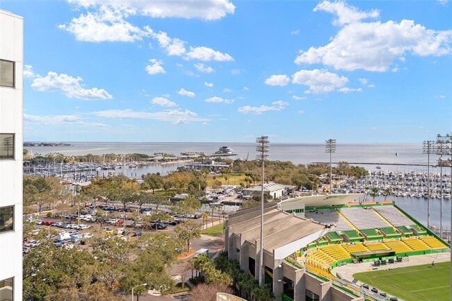 Building Photo - 301 1st St S