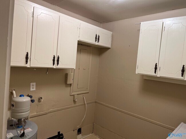 Building Photo - 2303 Shady Ln Dr NW
