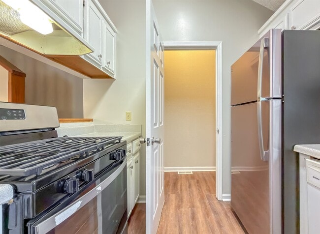 Building Photo - 1556 Twin Lakes Cir