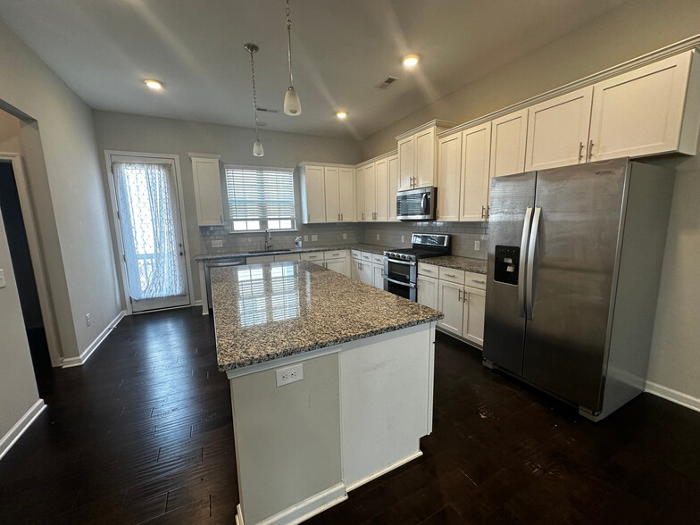 Building Photo - Room in Townhome on Whitby Moore St