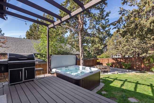 Building Photo - **Spacious 4-Bedroom Craftsman Home on Awb...