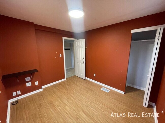 Building Photo - 2234 S Dexter St