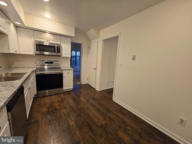 Building Photo - 1005 Worthington Dr