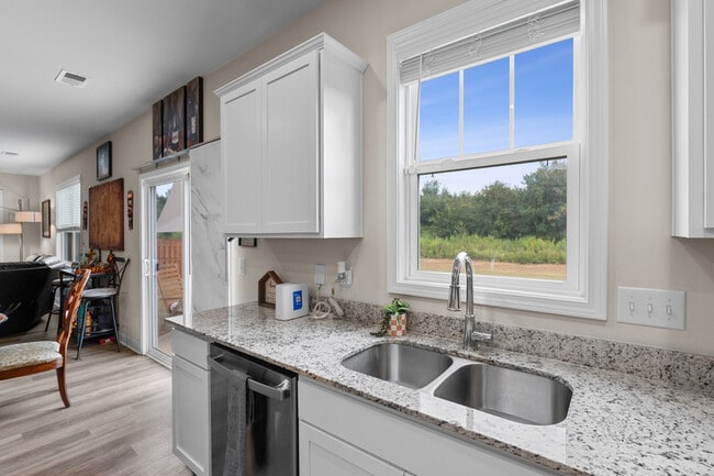 Building Photo - 152 Savannah Wood Rd