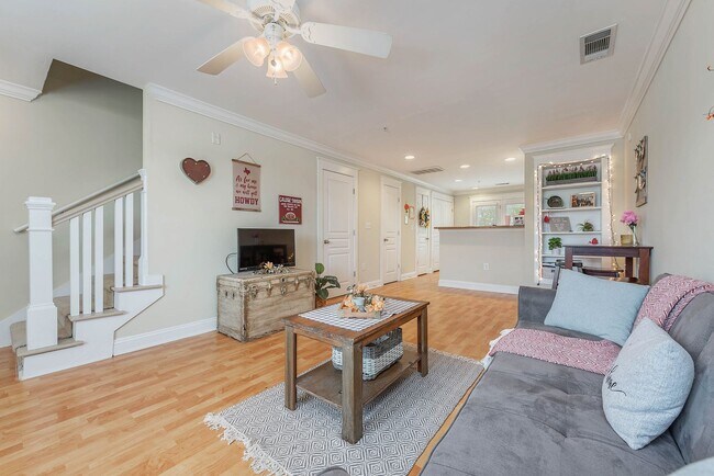 Building Photo - Fall 2026 Move In! 2 Bed, 2 Bath Woodlands...