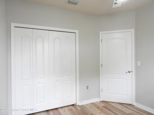 Building Photo - 552 Wedge Ct