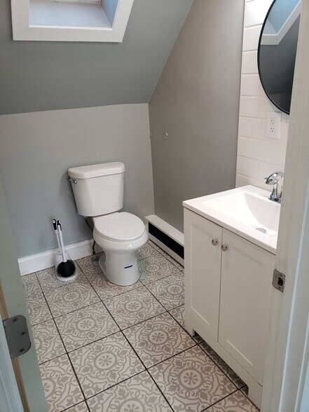 Bathroom view 1 - 46 Dennis St