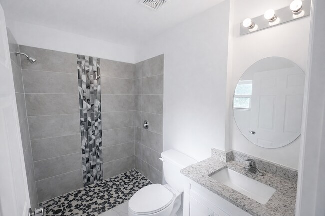 Building Photo - Beautiful 3 bedroom home Sw Lehigh Acres
