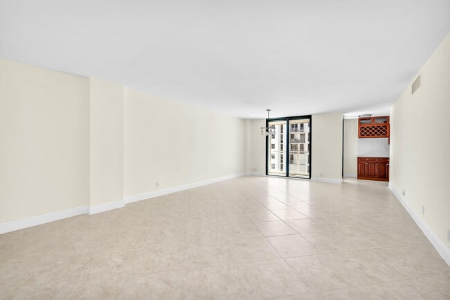 Building Photo - 1000 S Ocean Blvd