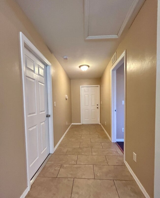 Building Photo - Charming 3BR/2BA Lehigh Acres Duplex with 1-Car Garage | Lawn Care & Salt Service Included