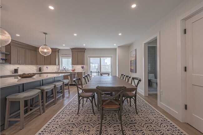 Building Photo - 26 S Rosborough Ave