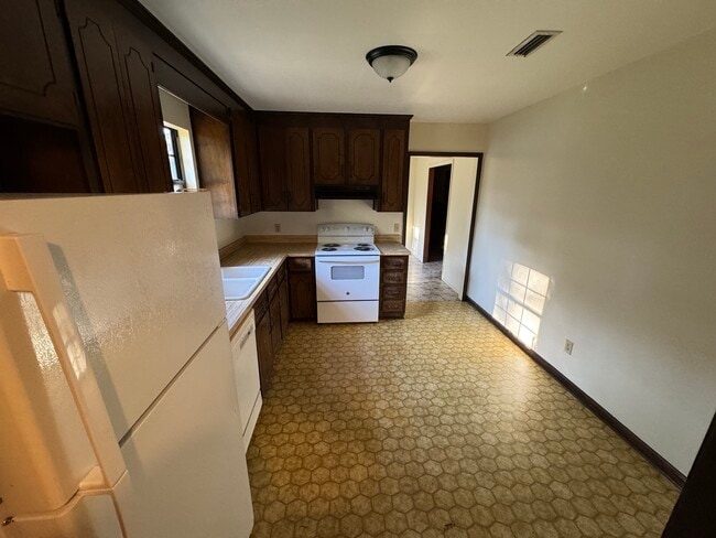 Building Photo - 505 Pinto Dr