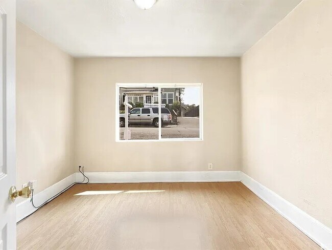Building Photo - 568 Alhambra St