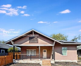 Building Photo - 207 University Ave.