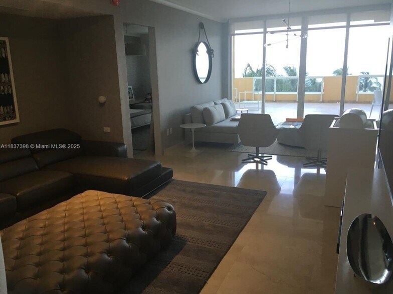 Building Photo - 17875 Collins Ave