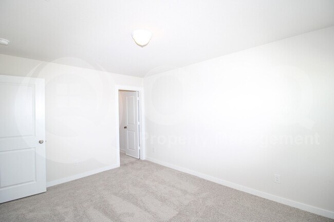 Building Photo - 330 Fire Rock Dr