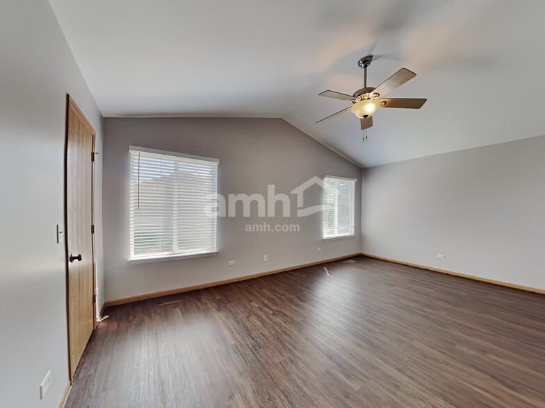Building Photo - 347 Deering Ln