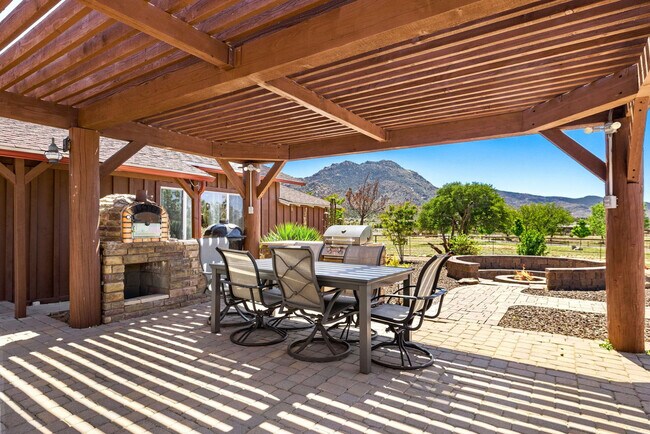 Building Photo - 7625 N Williamson Valley Rd