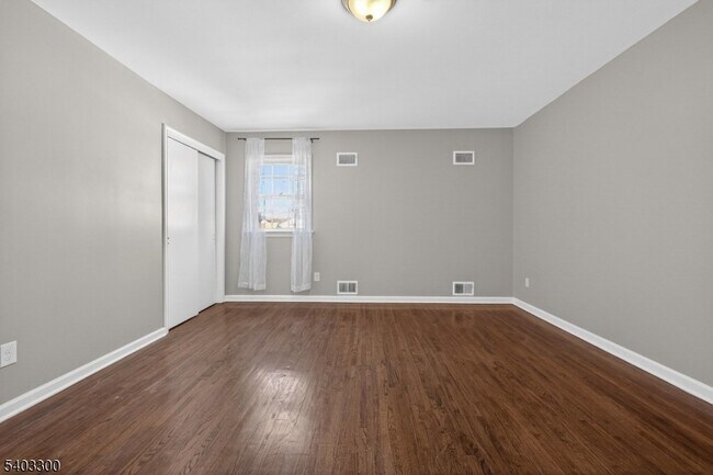 Building Photo - 17 Union Ave