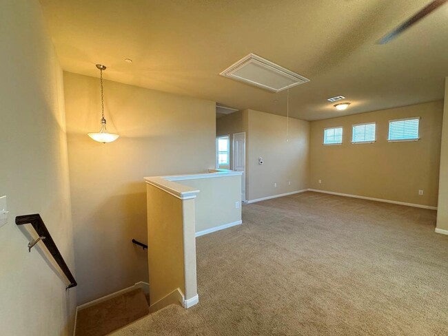 Building Photo - 2880 Donnell Dr