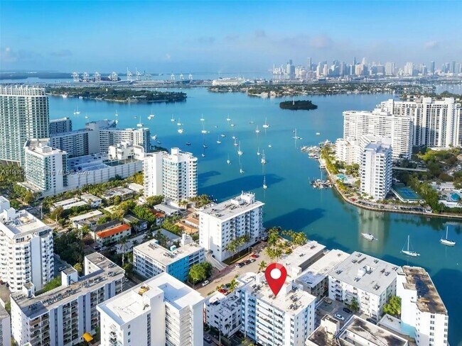 Building Photo - 1658 Bay Rd