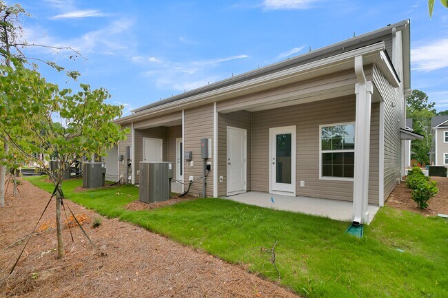 Building Photo - 502 Twin Rivers Dr