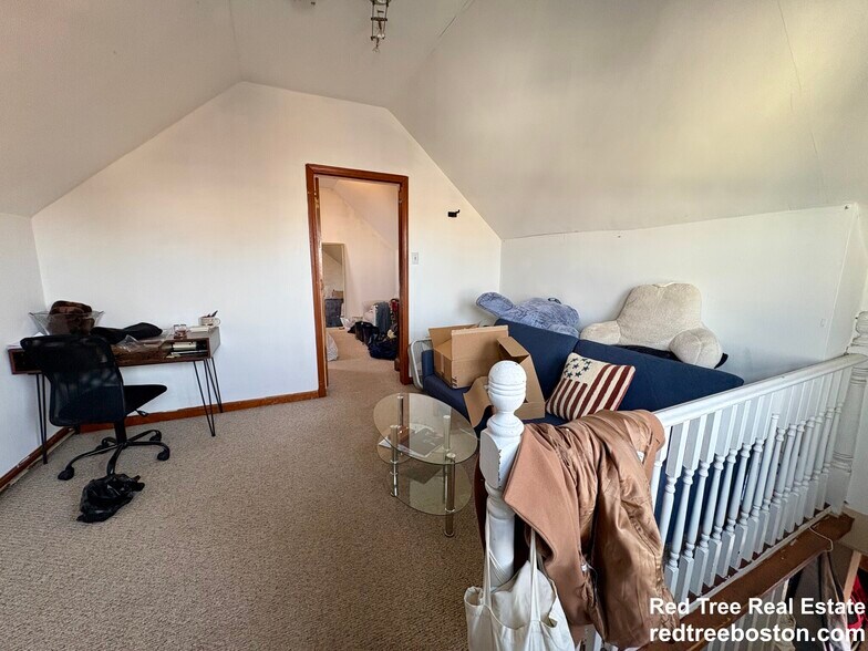 Building Photo - 72 Hillside St