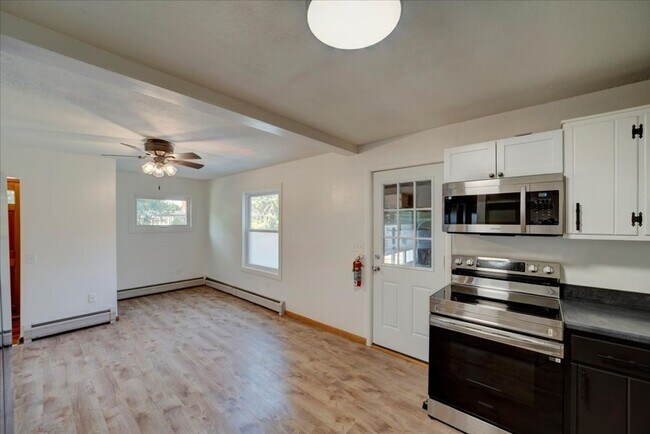 Building Photo - 3 Bedroom Apartment in Burlington VT Avail...