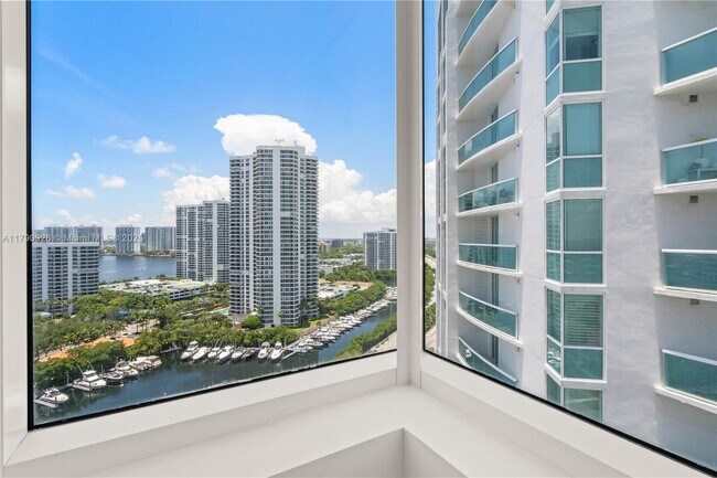 Building Photo - 19400 Turnberry Way