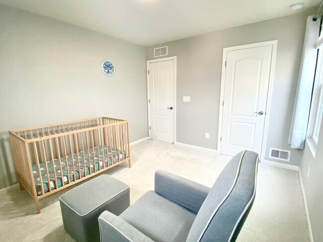 Building Photo - 2835 Dillon Dr