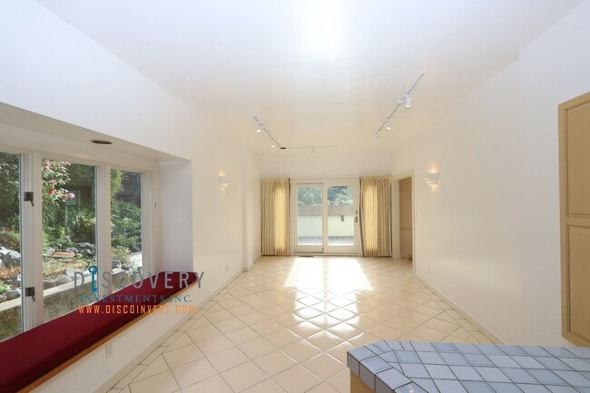 Building Photo - Traditional Six Bedroom Home with Exceptional SF Bay Views with In Law Unit