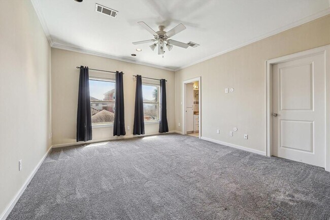 Building Photo - 5512 Val Verde St