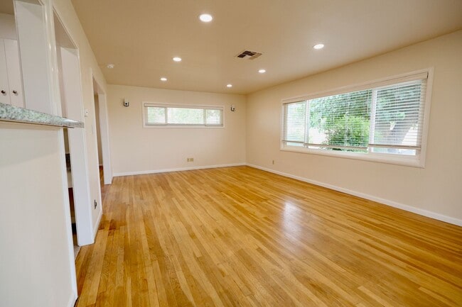 Building Photo - Charming Country Home with Modern Updates ...