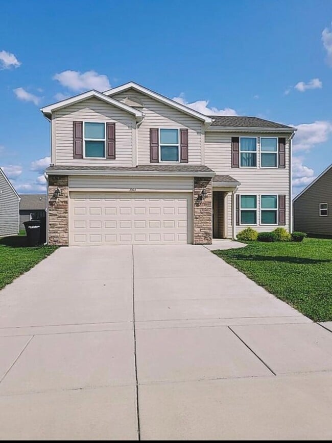 Building Photo - Spacious 4-Bedroom Home with Loft, Fenced Backyard & Modern Finishes